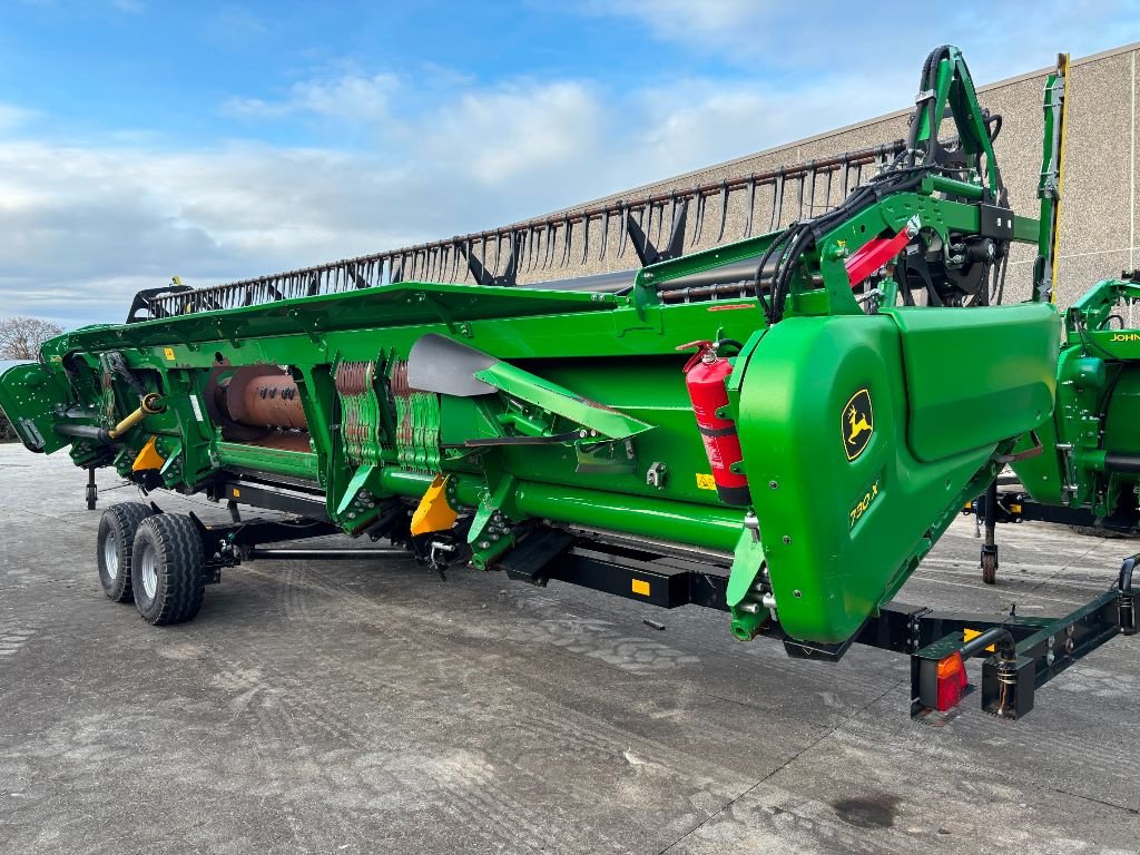 Mähdrescher van het type John Deere T670 I Hillmaster, Gebrauchtmaschine in Baillonville (Foto 7)