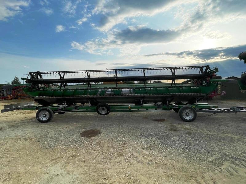 Mähdrescher of the type John Deere T670, Gebrauchtmaschine in SAINT-GERMAIN DU PUY (Picture 5)