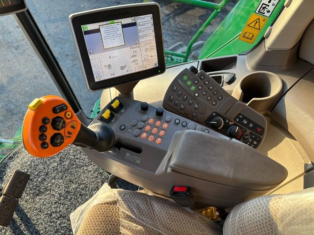 Mähdrescher des Typs John Deere T670I 4WD, Gebrauchtmaschine in Brønderslev (Bild 10)