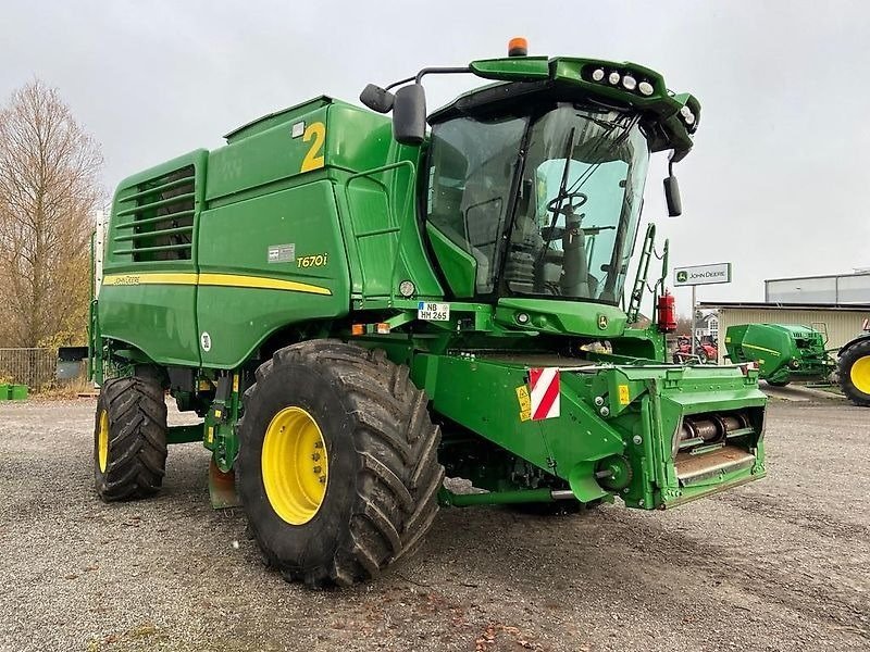 Mähdrescher of the type John Deere T670I VI GIVER 50 TIMERS HØSTGARANTI I DK!!! NY PRIS. Incl. Skærebord, vogn og GPS StarFire 6000., Gebrauchtmaschine in Kolding (Picture 1)