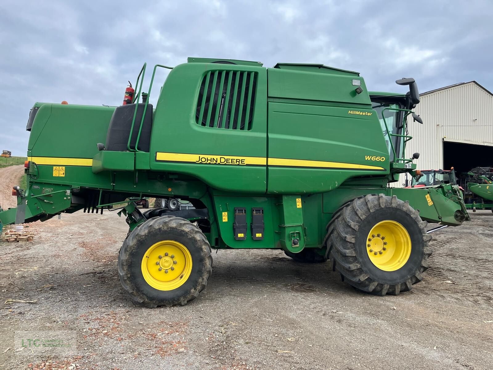 Mähdrescher of the type John Deere W660 HM, Gebrauchtmaschine in Korneuburg (Picture 4)