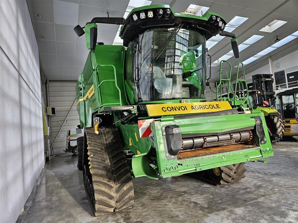 Mähdrescher a típus John Deere X9 1100 VI GIVER 50 TIMERS HØSTGARANTI I DK!!! KUN 66 høst timer!!! Sammelign selv prisen med markedet!!! INCL. HDX45 Draper skærebord og bælter. Se komplet og fuld udstyrsliste her under., Gebrauchtmaschine ekkor: Kolding (Kép 5)