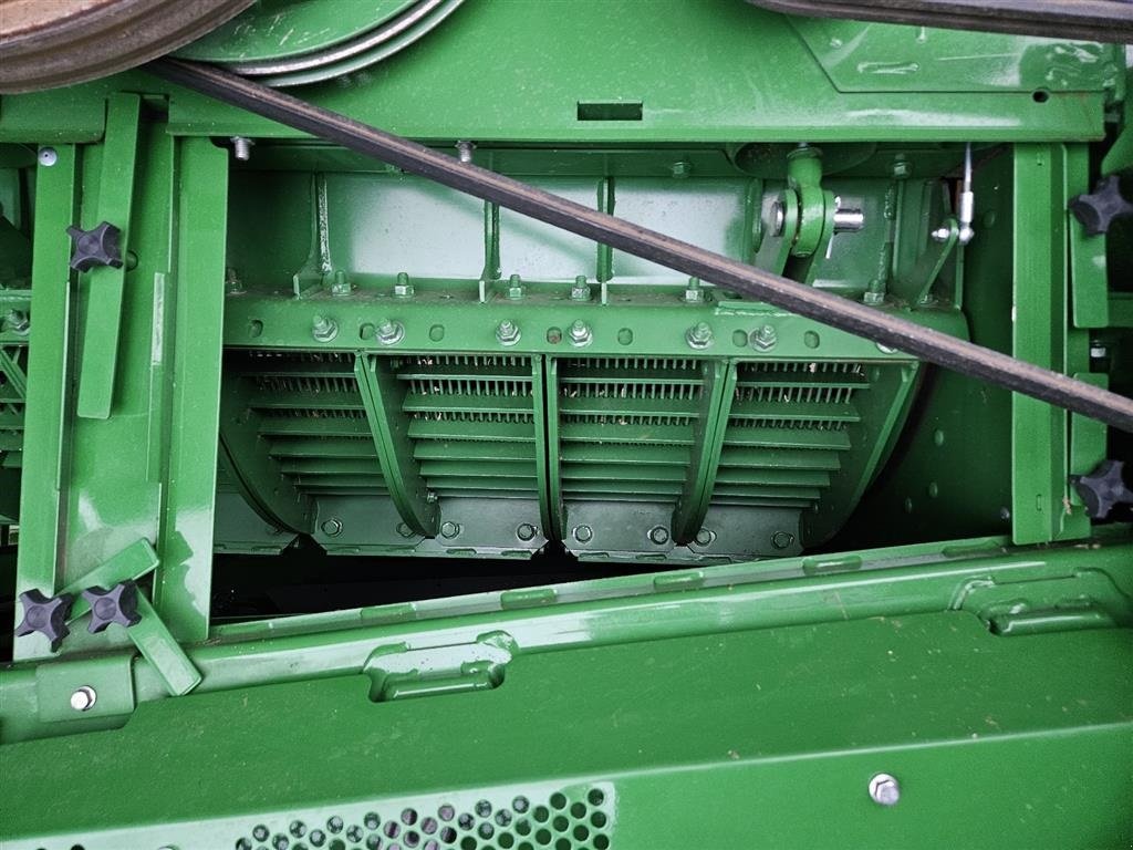 Mähdrescher a típus John Deere X9 1100 VI GIVER 50 TIMERS HØSTGARANTI I DK!!! KUN 66 høst timer!!! Sammelign selv prisen med markedet!!! INCL. HDX45 Draper skærebord og bælter. Se komplet og fuld udstyrsliste her under., Gebrauchtmaschine ekkor: Kolding (Kép 10)