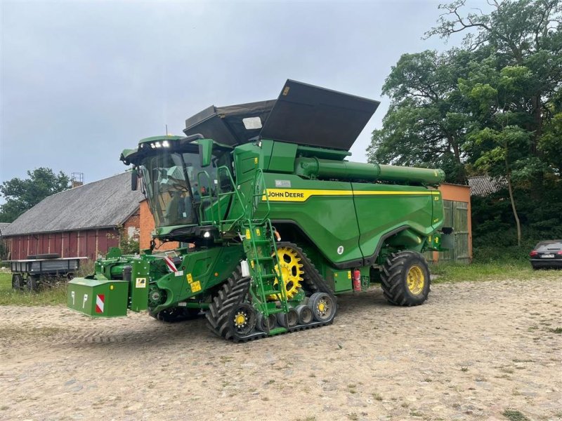 Mähdrescher of the type John Deere X9 1100 VI GIVER 50 TIMERS HØSTGARANTI I DK!!! Kun 69 Timer. Signature Edition. 4 x Ultimate pakker. GPS. RTK. StarFire., Gebrauchtmaschine in Kolding (Picture 1)