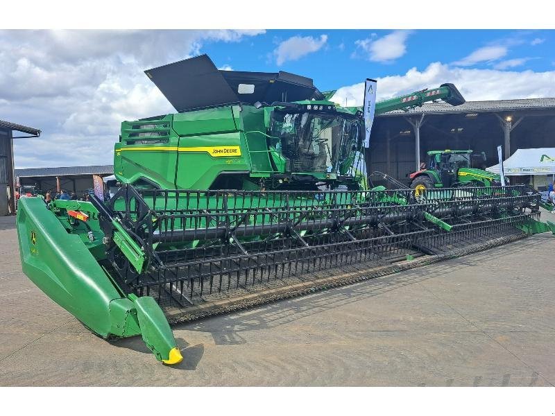 Mähdrescher of the type John Deere X9 1100, Gebrauchtmaschine in SAINT GENEST D'AMBIERE (Picture 1)