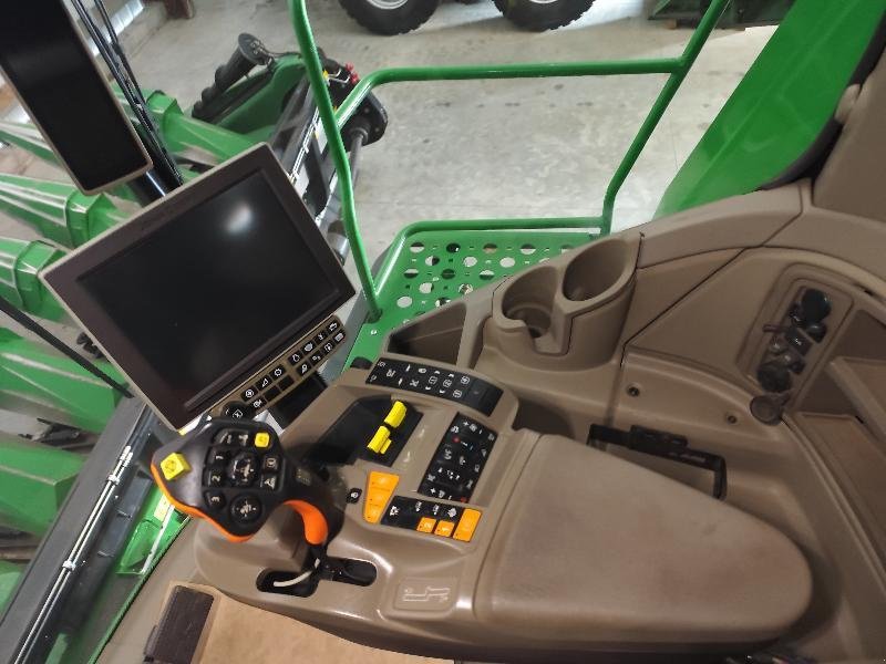 Mähdrescher of the type John Deere X9 1100, Gebrauchtmaschine in SAINT GENEST D'AMBIERE (Picture 11)