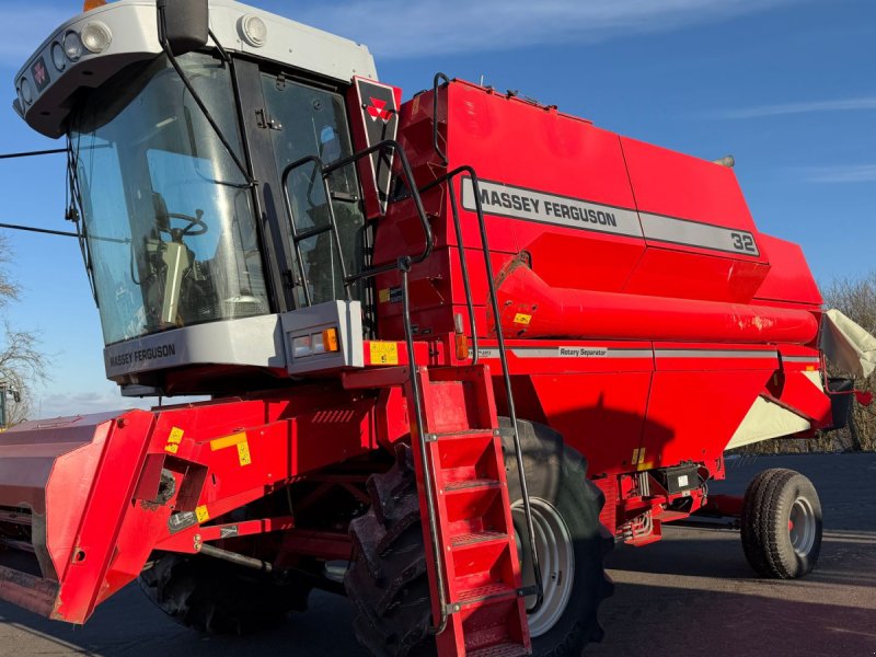 Mähdrescher des Typs Massey Ferguson 32RS DV II KUN 1400 TIMER!, Gebrauchtmaschine in Nørager