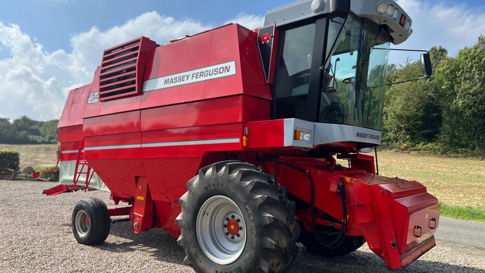 Mähdrescher del tipo Massey Ferguson 34 DV II Lavt timetal, Gebrauchtmaschine en Vejle (Imagen 1)