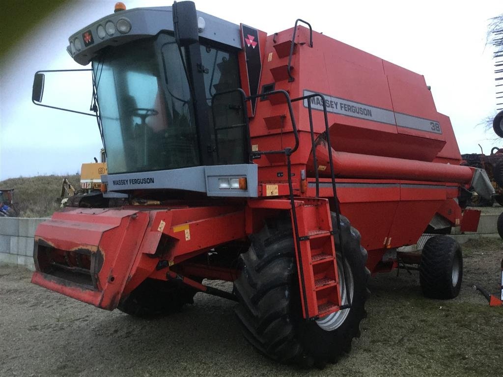 Mähdrescher des Typs Massey Ferguson 38 dv 2 med autolevel skærebord, Gebrauchtmaschine in Kongerslev (Bild 2)