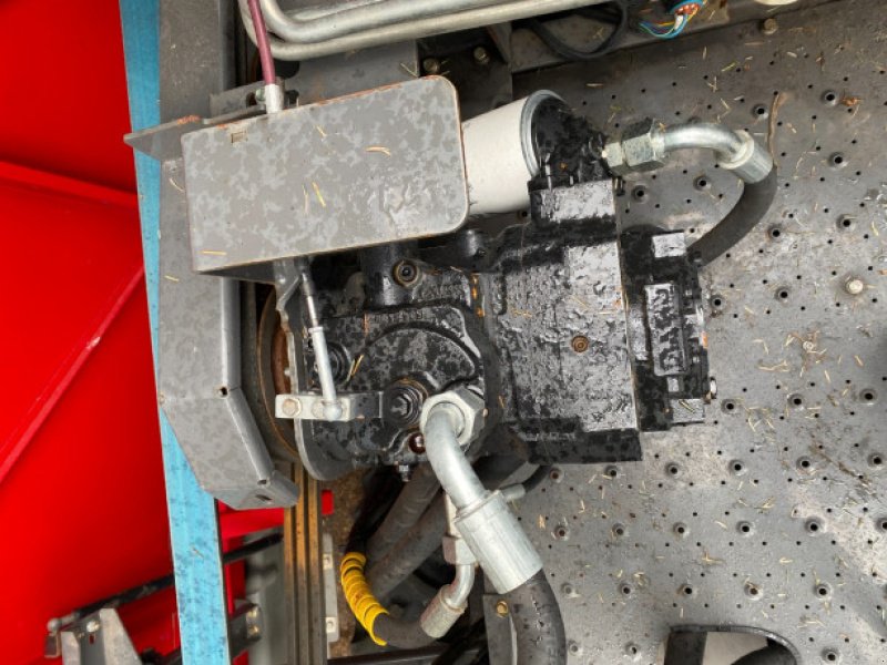 Mähdrescher des Typs Massey Ferguson 5690, Gebrauchtmaschine in Hemmet (Bild 16)