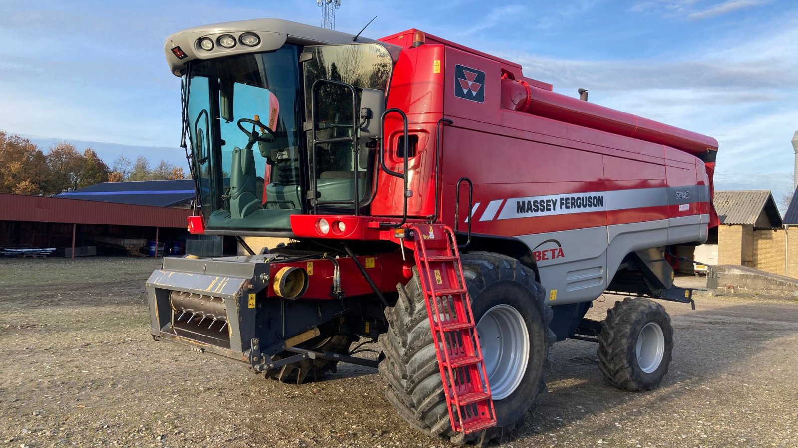Mähdrescher of the type Massey Ferguson 7260, Gebrauchtmaschine in Skive (Picture 3)