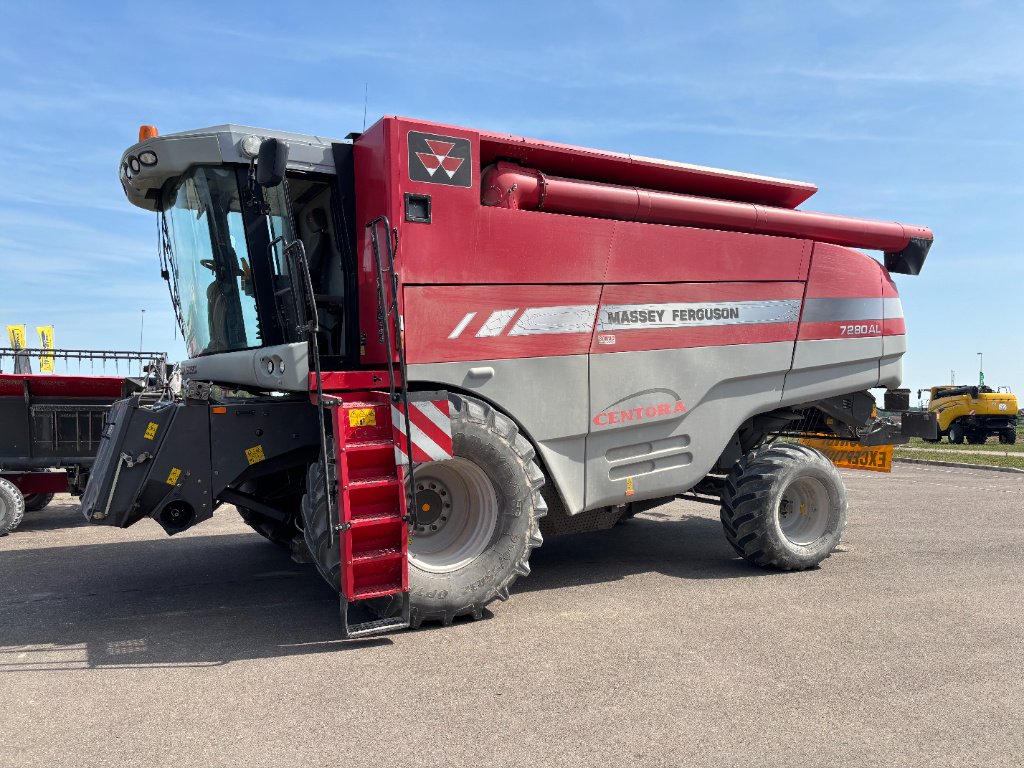 Mähdrescher of the type Massey Ferguson 7280 CENTORA AL, Gebrauchtmaschine in VERT TOULON (Picture 2)
