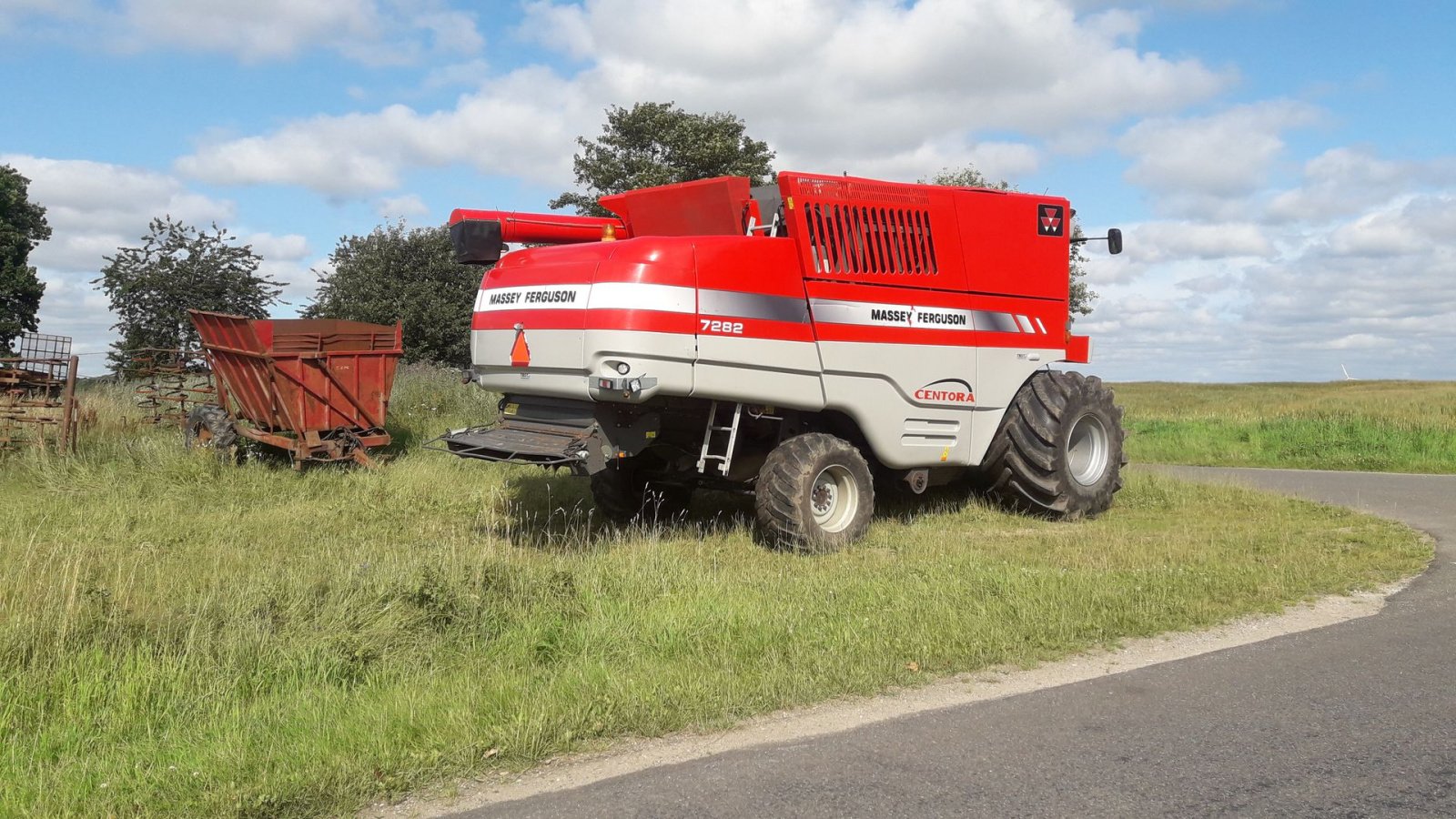 Mähdrescher Türe ait Massey Ferguson 7282 Centora 4wd og 1050 hjul, Gebrauchtmaschine içinde Brædstrup (resim 3)