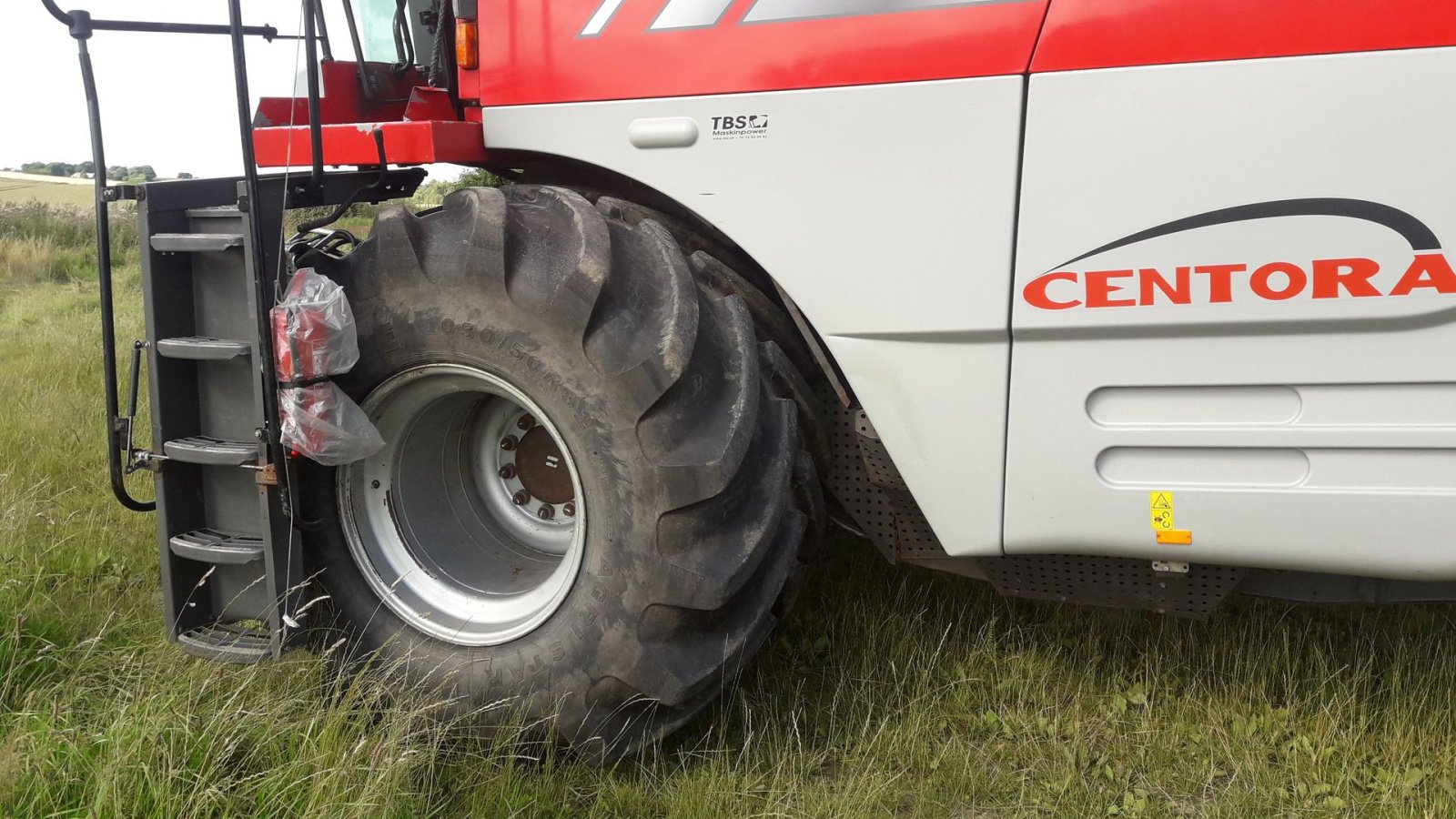 Mähdrescher Türe ait Massey Ferguson 7282 Centora 4wd og 1050 hjul, Gebrauchtmaschine içinde Brædstrup (resim 6)