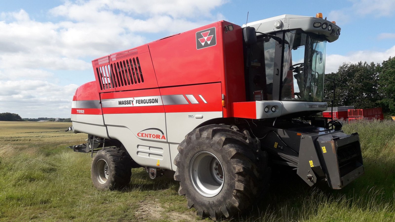 Mähdrescher Türe ait Massey Ferguson 7282 Centora 4wd og 1050 hjul, Gebrauchtmaschine içinde Brædstrup (resim 4)