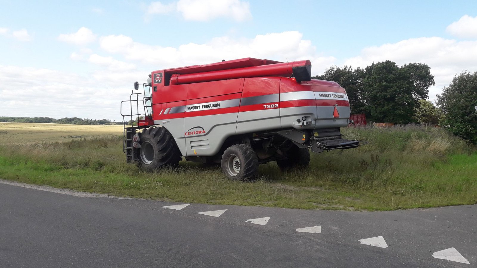 Mähdrescher Türe ait Massey Ferguson 7282 Centora 4wd og 1050 hjul, Gebrauchtmaschine içinde Brædstrup (resim 2)