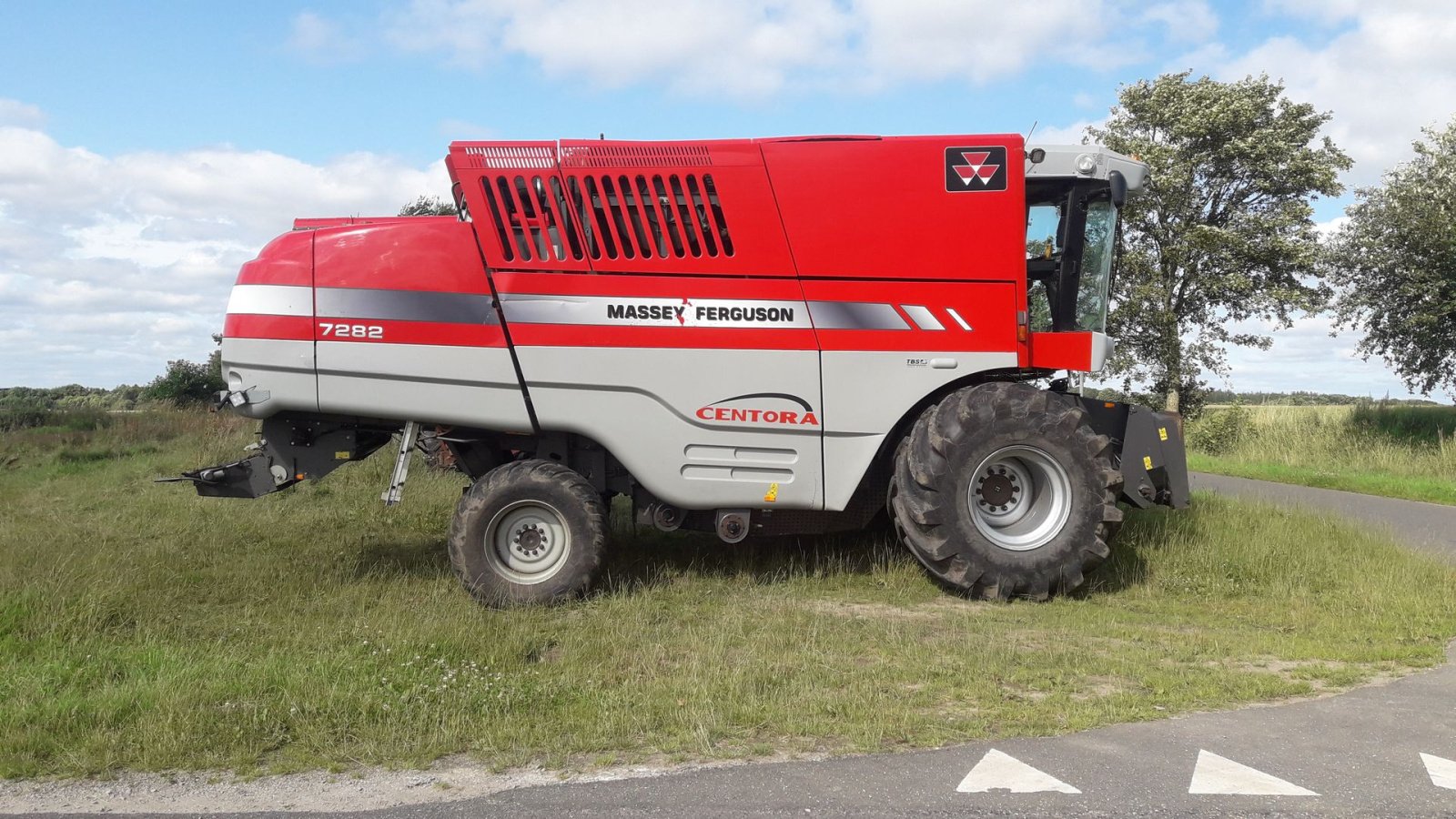 Mähdrescher Türe ait Massey Ferguson 7282 Centora 4wd og 1050 hjul, Gebrauchtmaschine içinde Brædstrup (resim 1)
