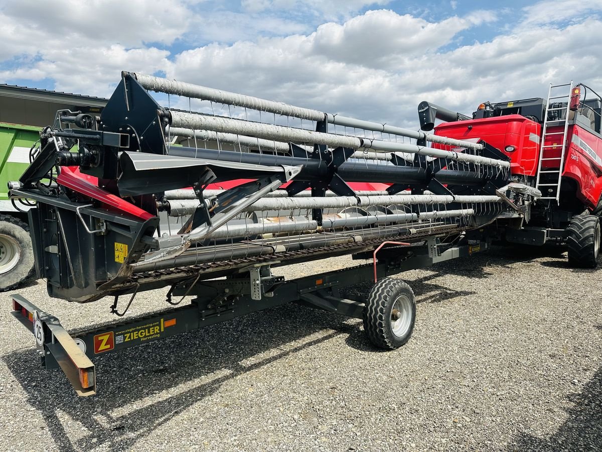 Mähdrescher del tipo Massey Ferguson 7347S Activa MCS mit Schneidwerk, Gebrauchtmaschine en Hohenruppersdorf (Imagen 10)