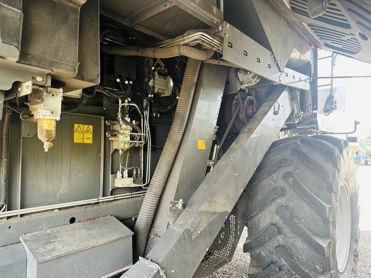 Mähdrescher of the type Massey Ferguson 7347S Activa MCS mit Schneidwerk, Gebrauchtmaschine in Hohenruppersdorf (Picture 15)