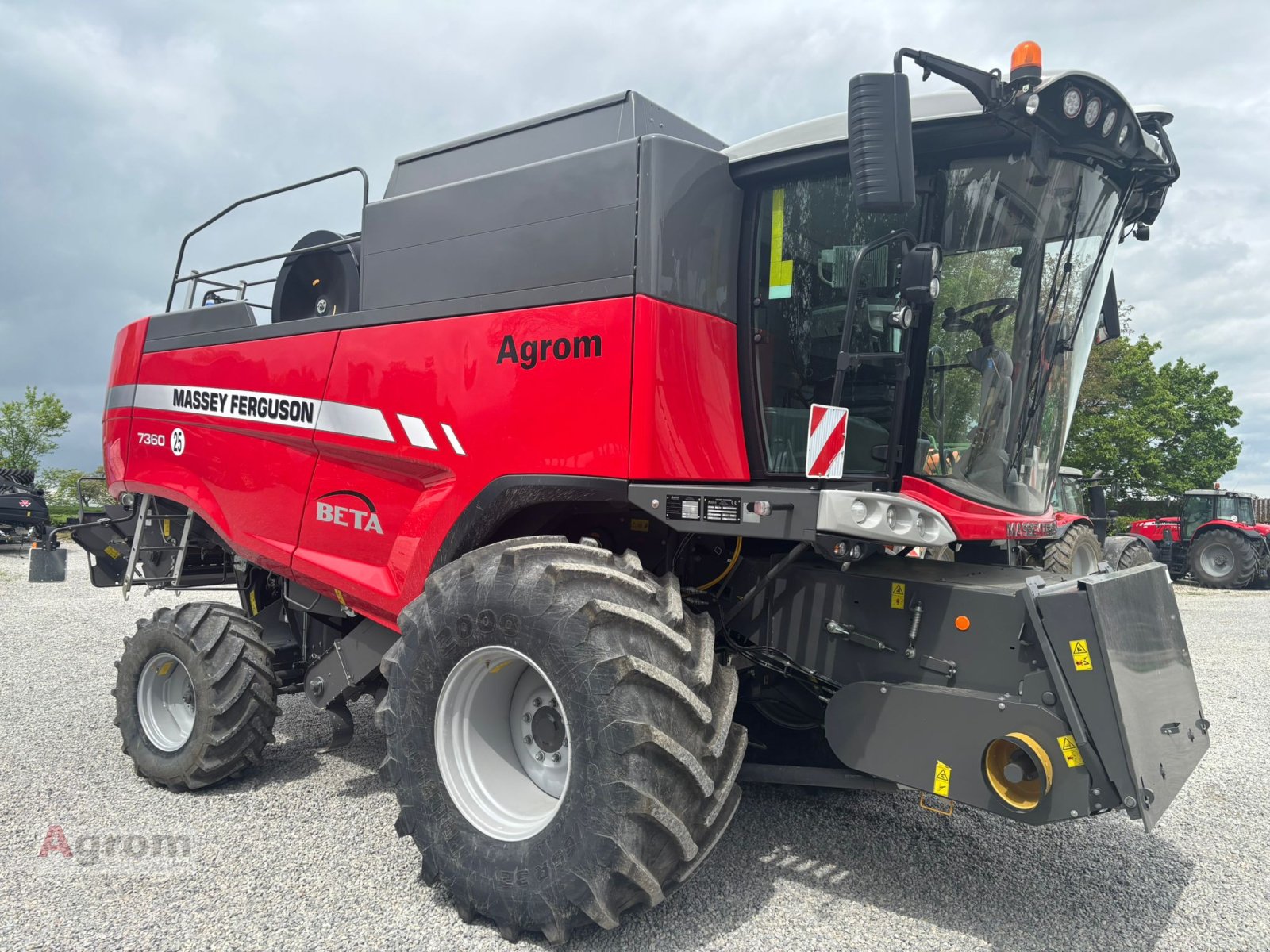Mähdrescher от тип Massey Ferguson 7360 Beta, Neumaschine в Blaufelden-Wiesenbach (Снимка 2)