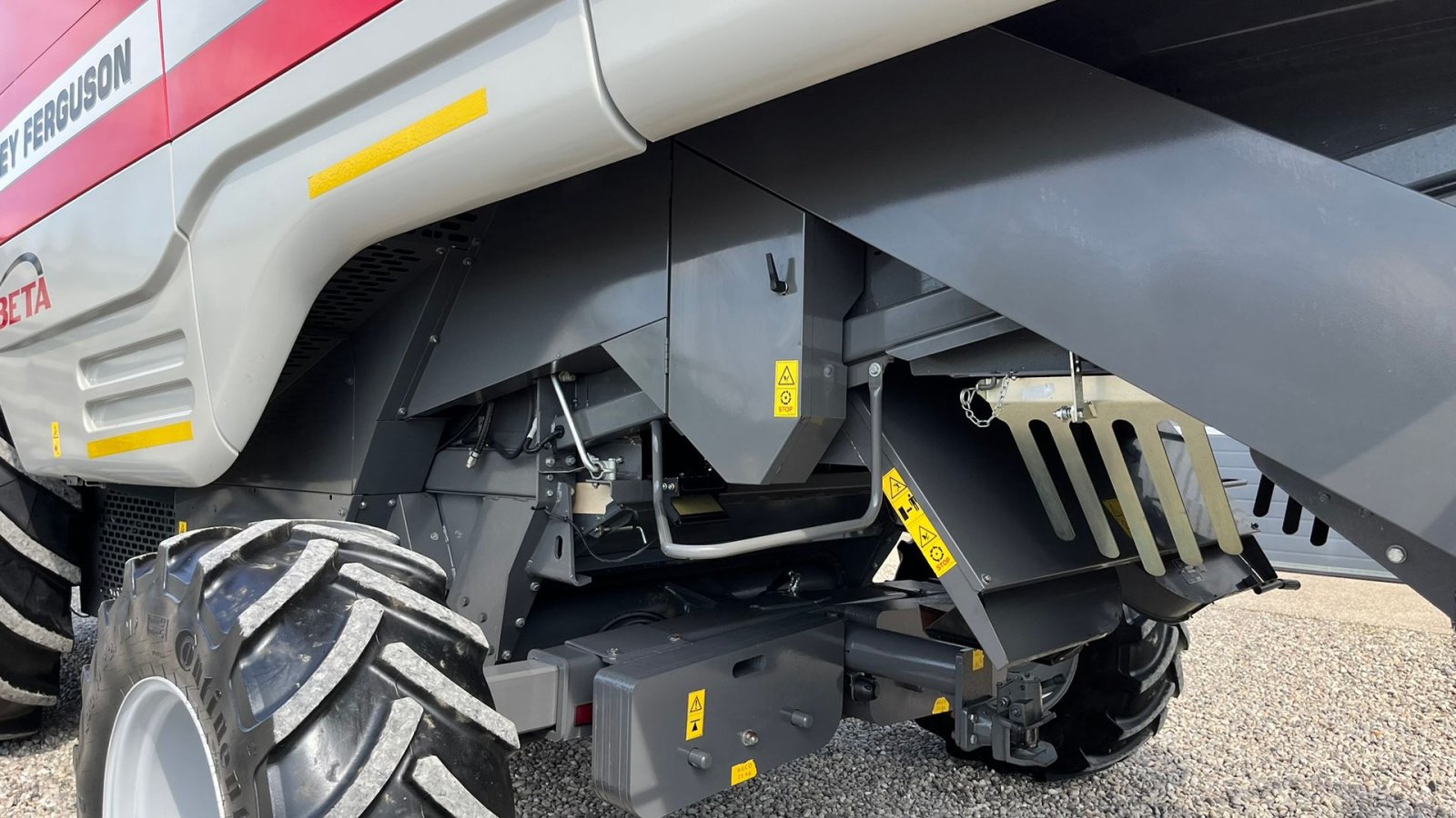 Mähdrescher of the type Massey Ferguson 7370 BETA. Gårdmaskine med kun 1080 motortimer. Med 22fod powerflov skærebord, Gebrauchtmaschine in Lintrup (Picture 14)