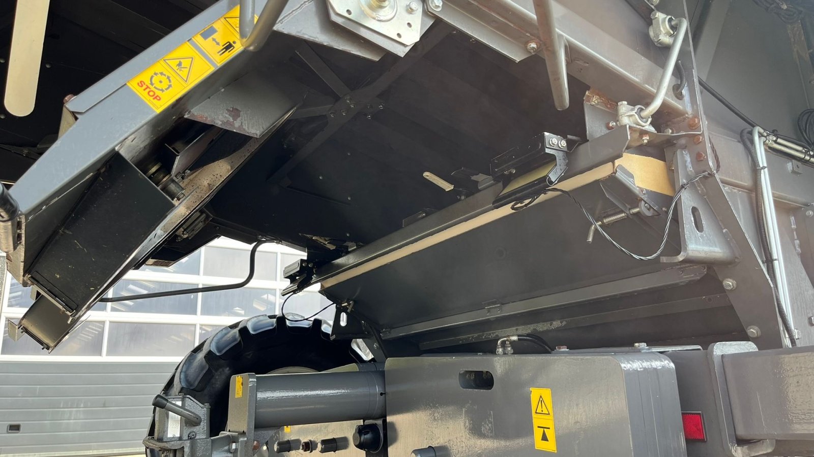 Mähdrescher of the type Massey Ferguson 7370 BETA. Gårdmaskine med kun 1080 motortimer. Med 22fod powerflov skærebord, Gebrauchtmaschine in Lintrup (Picture 16)