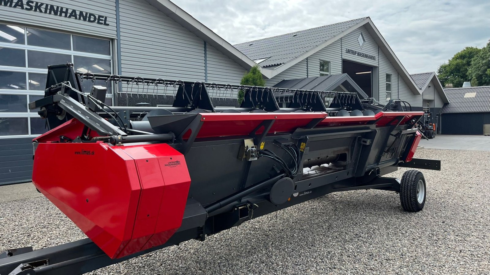 Mähdrescher of the type Massey Ferguson 7370 BETA. Gårdmaskine med kun 1080 motortimer. Med 22fod powerflov skærebord, Gebrauchtmaschine in Lintrup (Picture 3)
