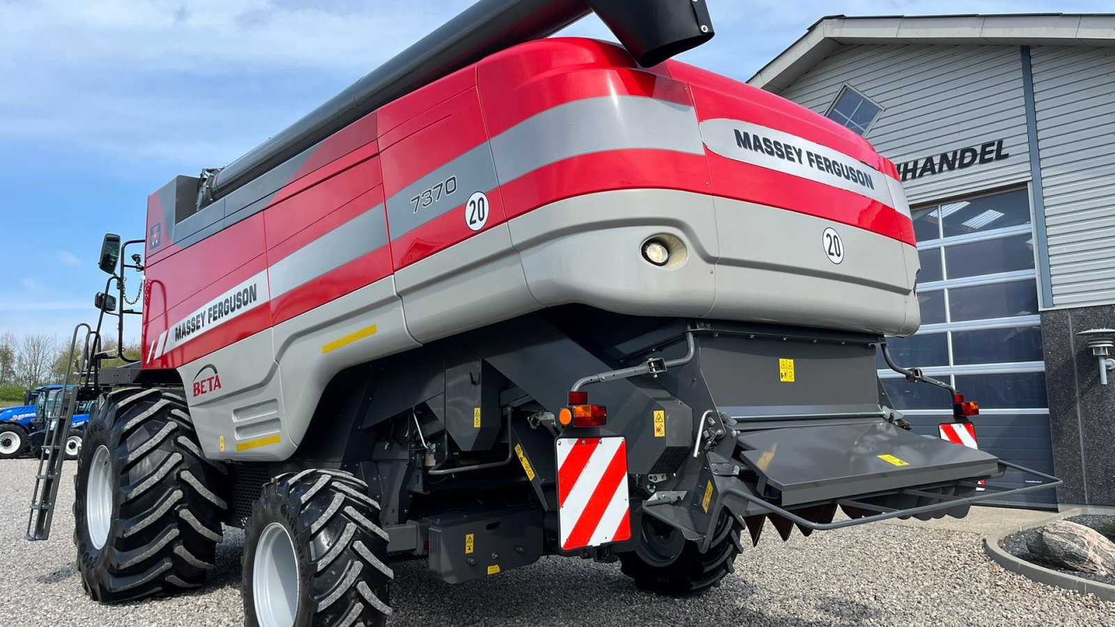 Mähdrescher of the type Massey Ferguson 7370 BETA. Gårdmaskine med kun 1080 motortimer. Med 22fod powerflov skærebord, Gebrauchtmaschine in Lintrup (Picture 13)