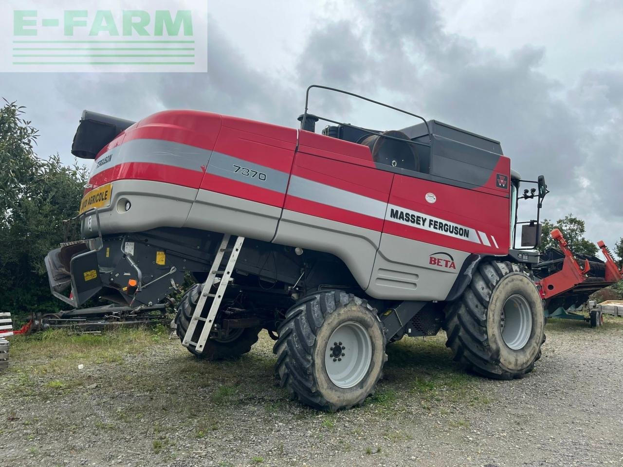 Mähdrescher typu Massey Ferguson beta 7370 pl, Gebrauchtmaschine v PONTIVY (56 - MORBIHAN) (Obrázek 1)