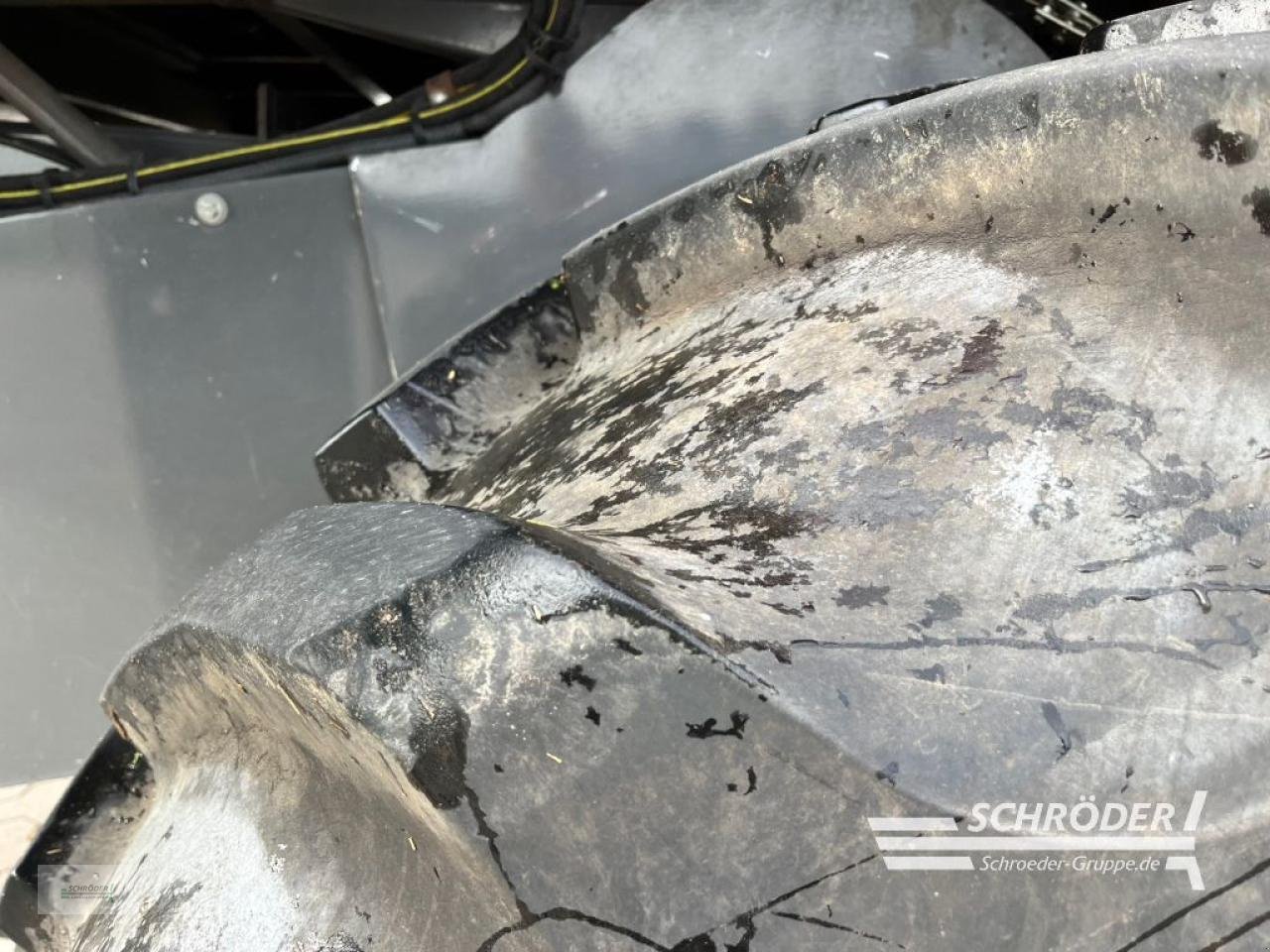 Mähdrescher Türe ait Massey Ferguson BETA 7370 + SCHNEIDWERK 6,80M, Gebrauchtmaschine içinde Leizen (resim 3)