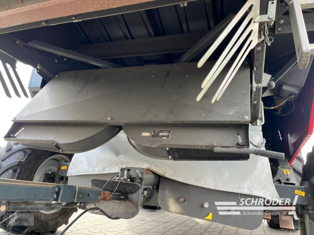 Mähdrescher Türe ait Massey Ferguson BETA 7370 + SCHNEIDWERK 6,80M, Gebrauchtmaschine içinde Leizen (resim 5)