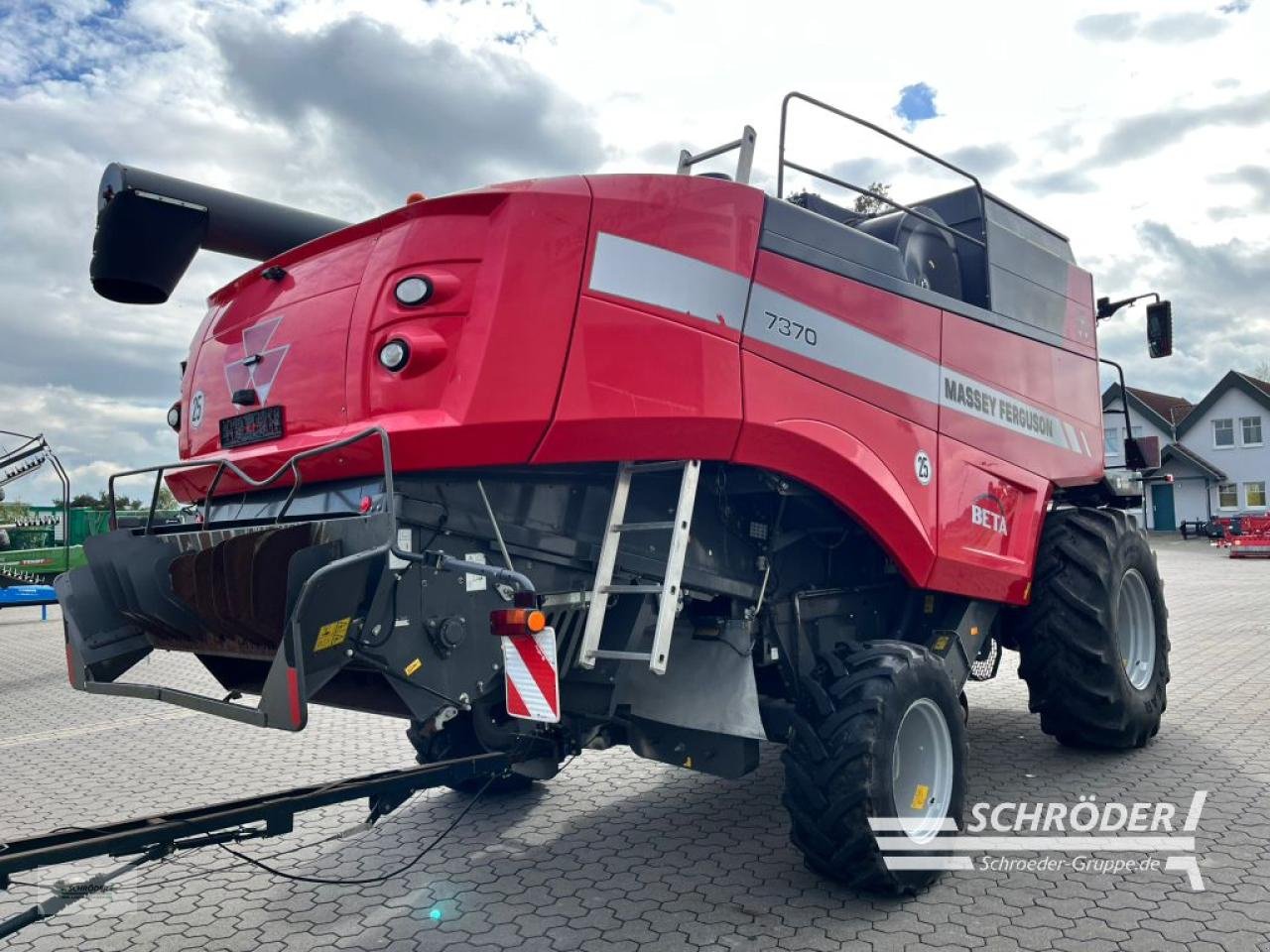 Mähdrescher Türe ait Massey Ferguson BETA 7370 + SCHNEIDWERK 6,80M, Gebrauchtmaschine içinde Leizen (resim 7)