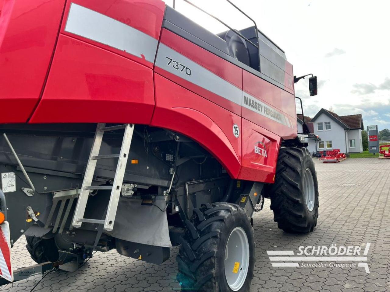 Mähdrescher Türe ait Massey Ferguson BETA 7370 + SCHNEIDWERK 6,80M, Gebrauchtmaschine içinde Leizen (resim 8)