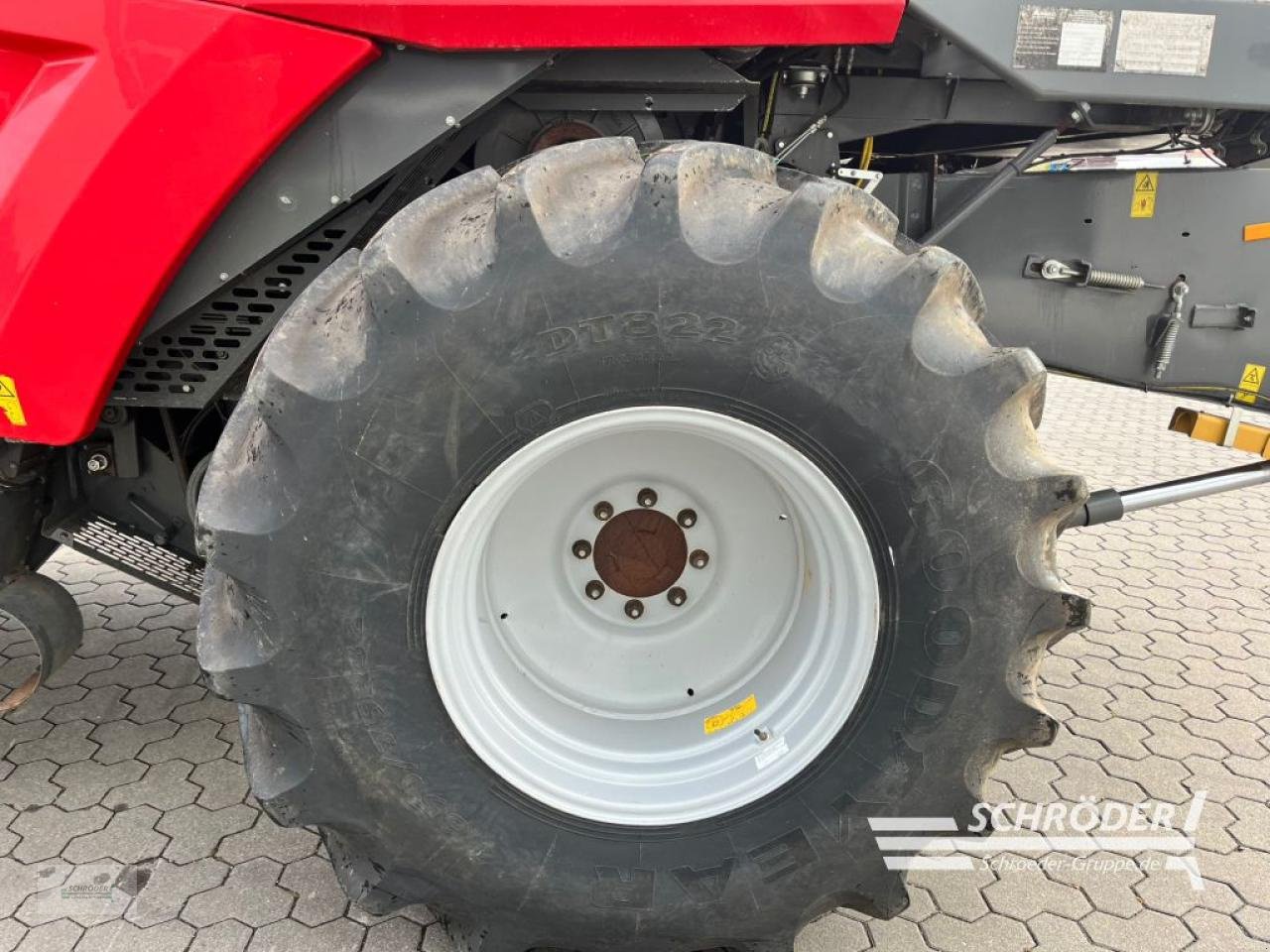 Mähdrescher Türe ait Massey Ferguson BETA 7370 + SCHNEIDWERK 6,80M, Gebrauchtmaschine içinde Leizen (resim 11)