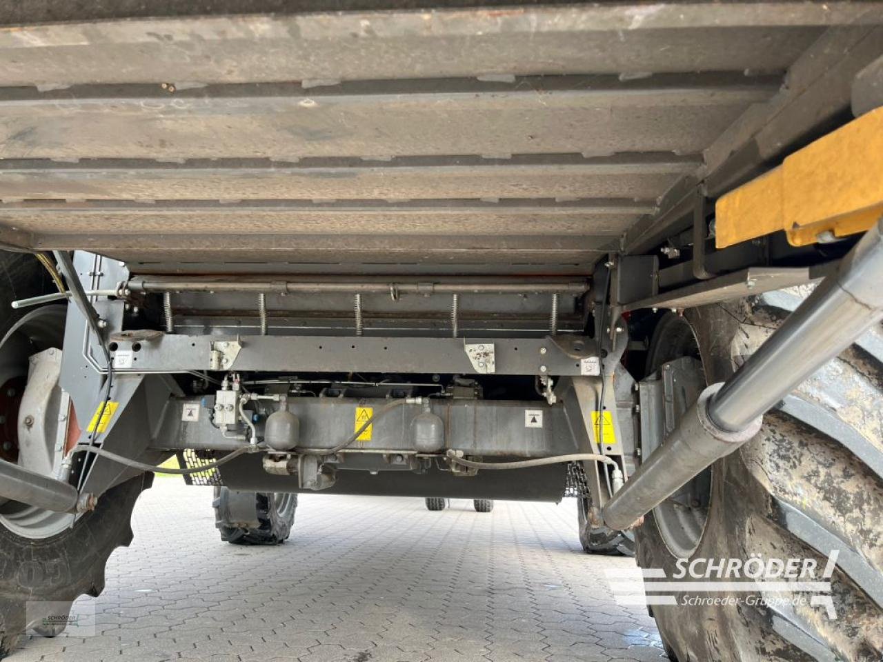 Mähdrescher Türe ait Massey Ferguson BETA 7370 + SCHNEIDWERK 6,80M, Gebrauchtmaschine içinde Leizen (resim 18)