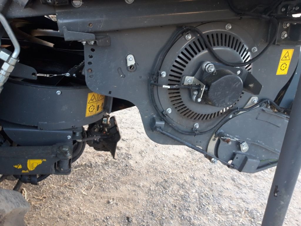 Mähdrescher des Typs Massey Ferguson IDEAL 7 PL 4X4, Gebrauchtmaschine in BRAS SUR MEUSE (Bild 5)