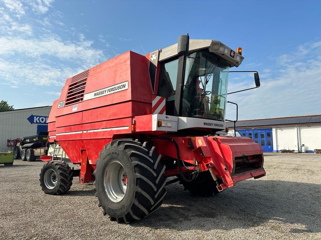 Mähdrescher tip Massey Ferguson MF 38 Allrad, Gebrauchtmaschine in Schutterzell (Poză 1)