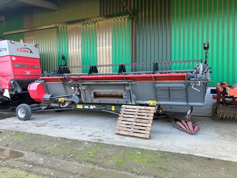 Mähdrescher del tipo Massey Ferguson Sonstiges, Gebrauchtmaschine In Schaffhausen (Immagine 4)