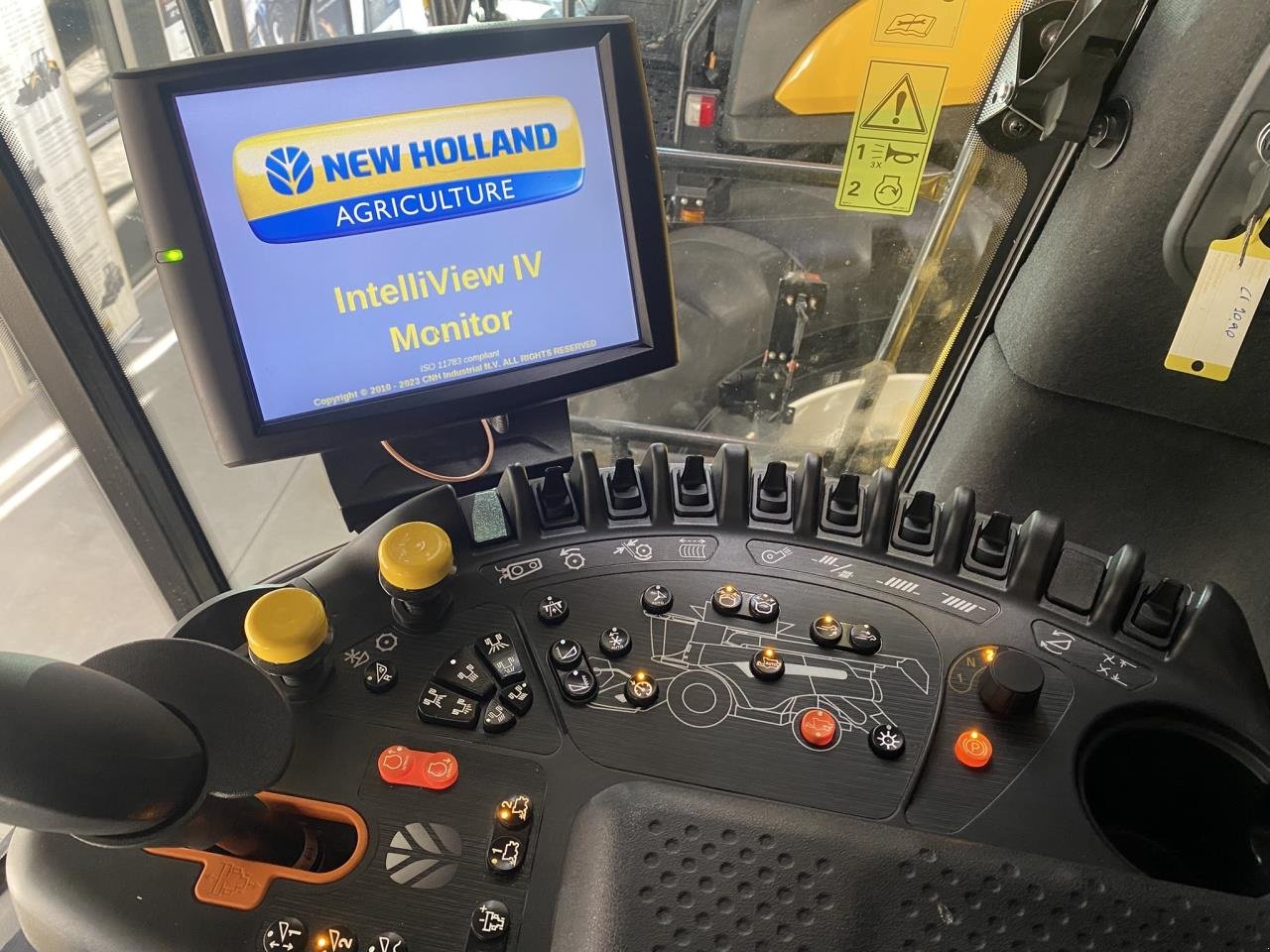 Mähdrescher Türe ait New Holland 10.90 ST5 EU 14,5, Gebrauchtmaschine içinde Maribo (resim 11)