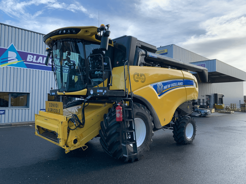 Mähdrescher des Typs New Holland CH 7.70 STAGE 5, Gebrauchtmaschine in TREMEUR (Bild 1)