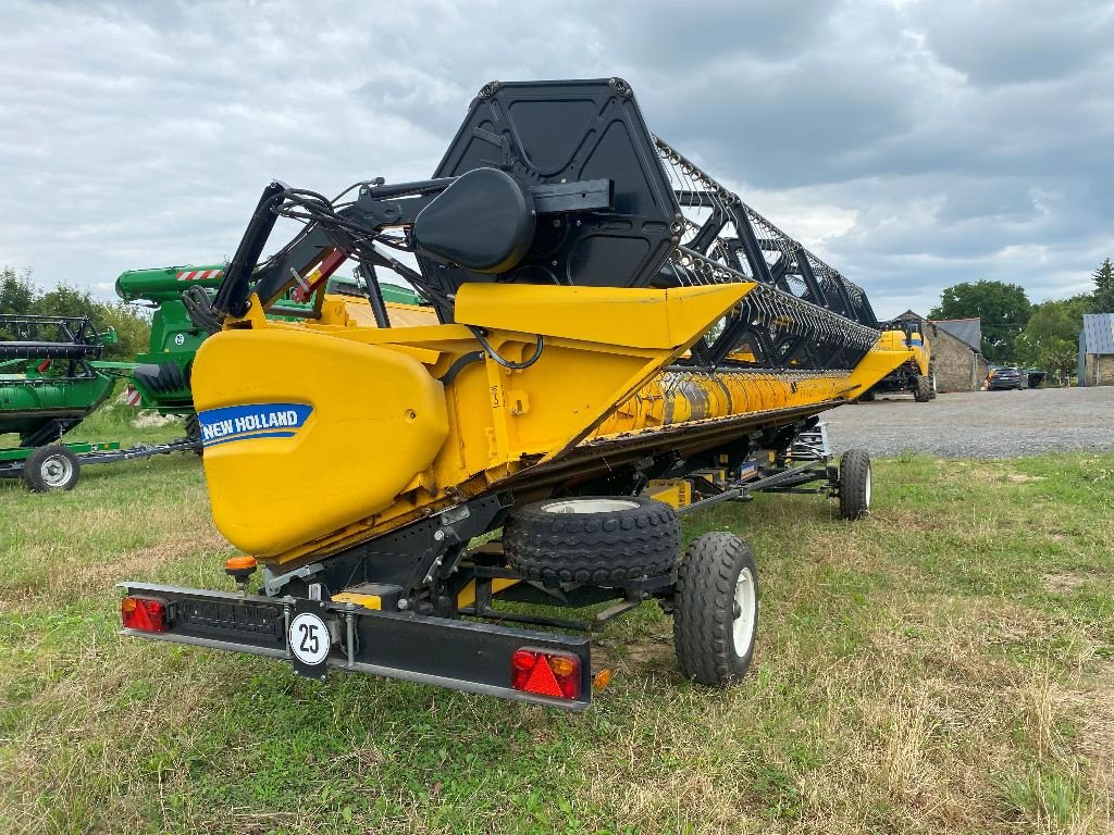 Mähdrescher des Typs New Holland CH 7.70, Gebrauchtmaschine in CHATEAUBRIANT CEDEX (Bild 11)