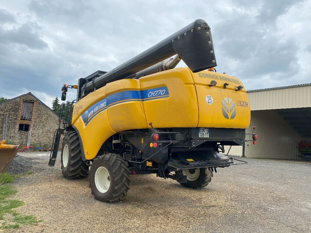 Mähdrescher des Typs New Holland CH 7.70, Gebrauchtmaschine in CHATEAUBRIANT CEDEX (Bild 7)