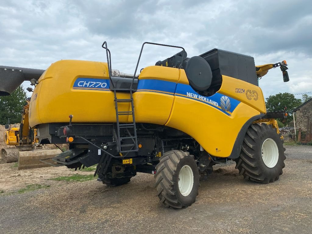 Mähdrescher des Typs New Holland CH 7.70, Gebrauchtmaschine in CHATEAUBRIANT CEDEX (Bild 4)