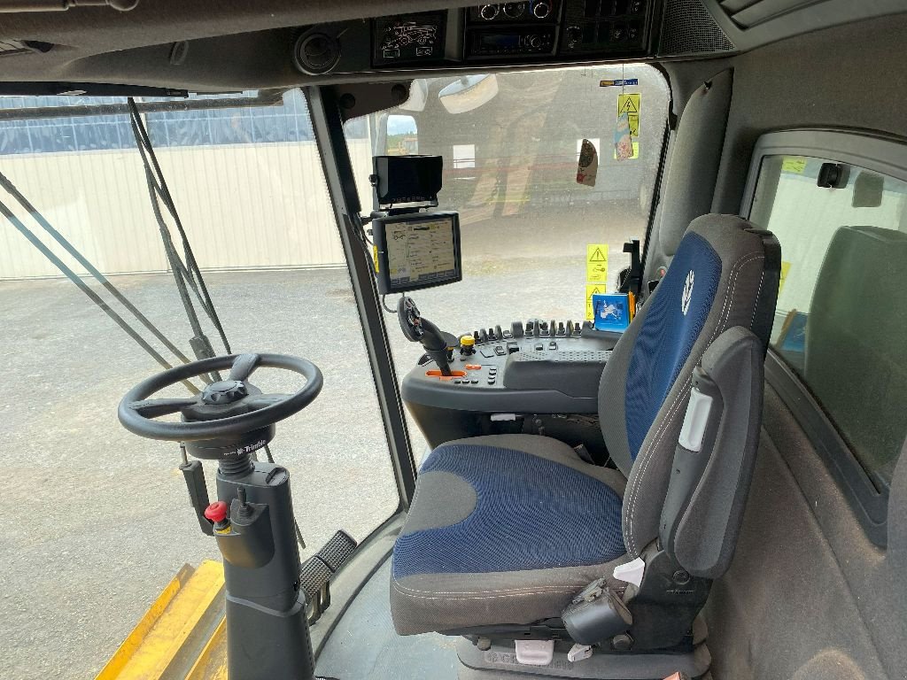 Mähdrescher des Typs New Holland CH 7.70, Gebrauchtmaschine in CHATEAUBRIANT CEDEX (Bild 9)