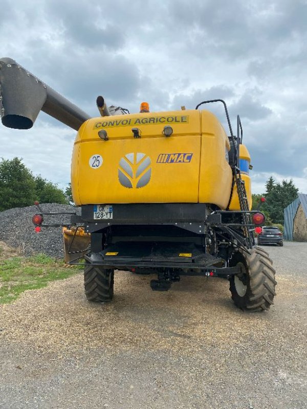 Mähdrescher des Typs New Holland CH 7.70, Gebrauchtmaschine in CHATEAUBRIANT CEDEX (Bild 5)