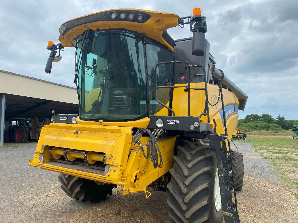 Mähdrescher des Typs New Holland CH 7.70, Gebrauchtmaschine in CHATEAUBRIANT CEDEX (Bild 3)