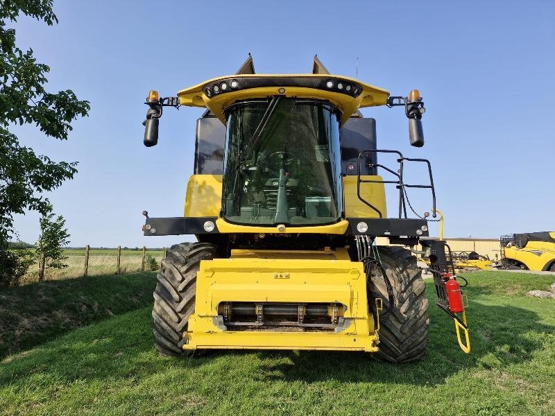 Mähdrescher typu New Holland CH7.70 LATERALE, Gebrauchtmaschine v BRAY en Val (Obrázek 2)