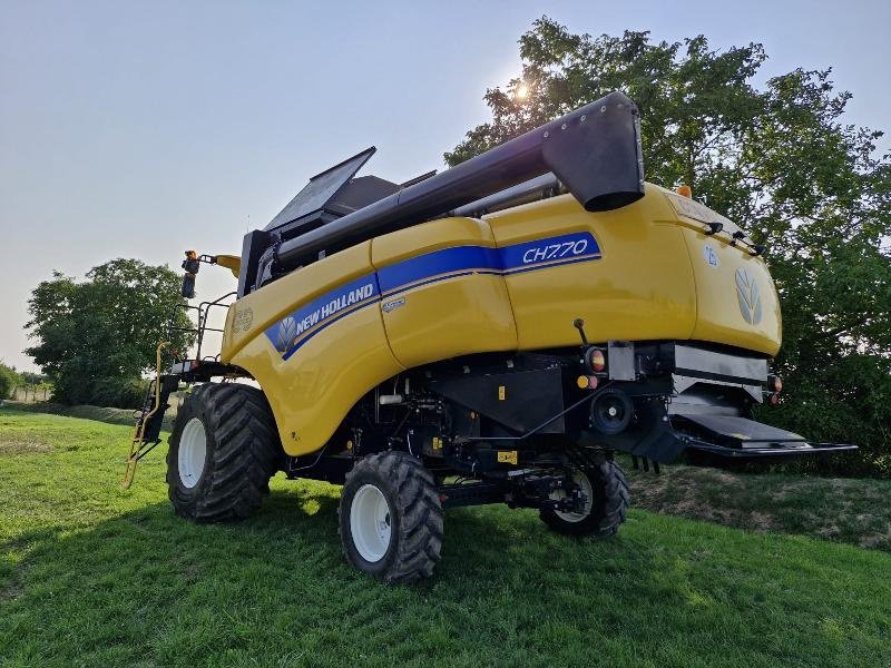 Mähdrescher typu New Holland CH7.70 LATERALE, Gebrauchtmaschine v BRAY en Val (Obrázek 3)