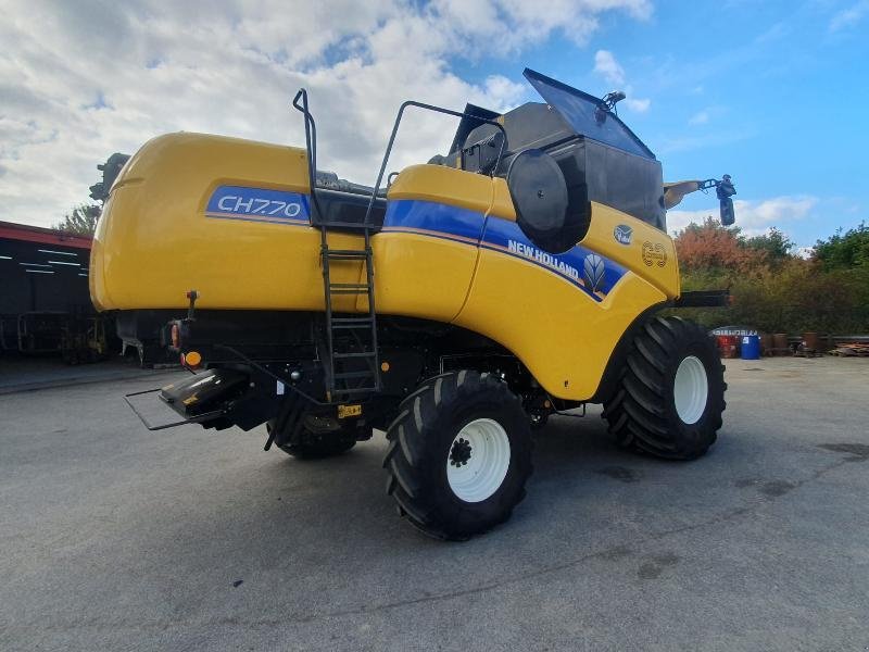 Mähdrescher tip New Holland CH7.70, Gebrauchtmaschine in BRAY en Val (Poză 8)