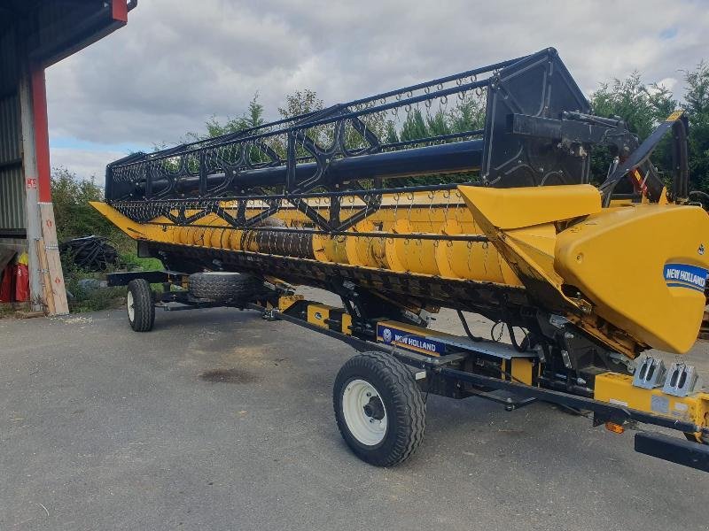 Mähdrescher tip New Holland CH7.70, Gebrauchtmaschine in BRAY en Val (Poză 10)